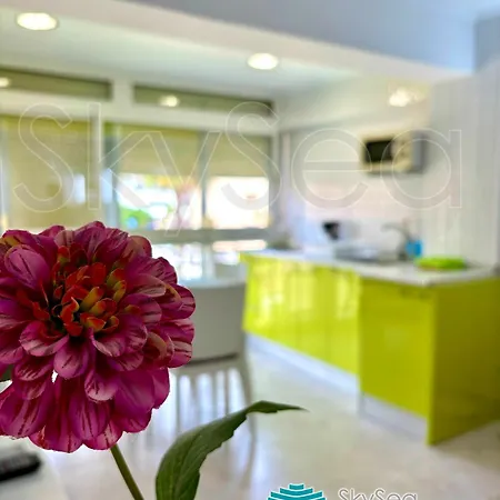Skysea Holidays Centro Торремолінос
